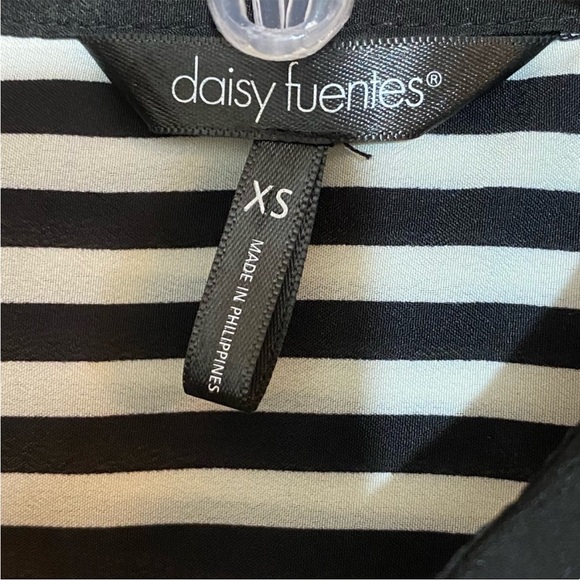 3/$15 Daisy Fuentes Black & White Striped Button Up Blouse - Picture 4 of 6